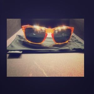 ☀️Limited Edition Oakley Holbrook Orange☀️
